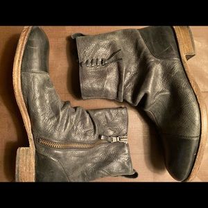 Size 10 men’s John varvatos boots
